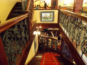 stairs-cafe-tribunaux